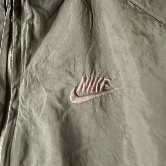 Nike Windbreaker - Picture 3 of 3